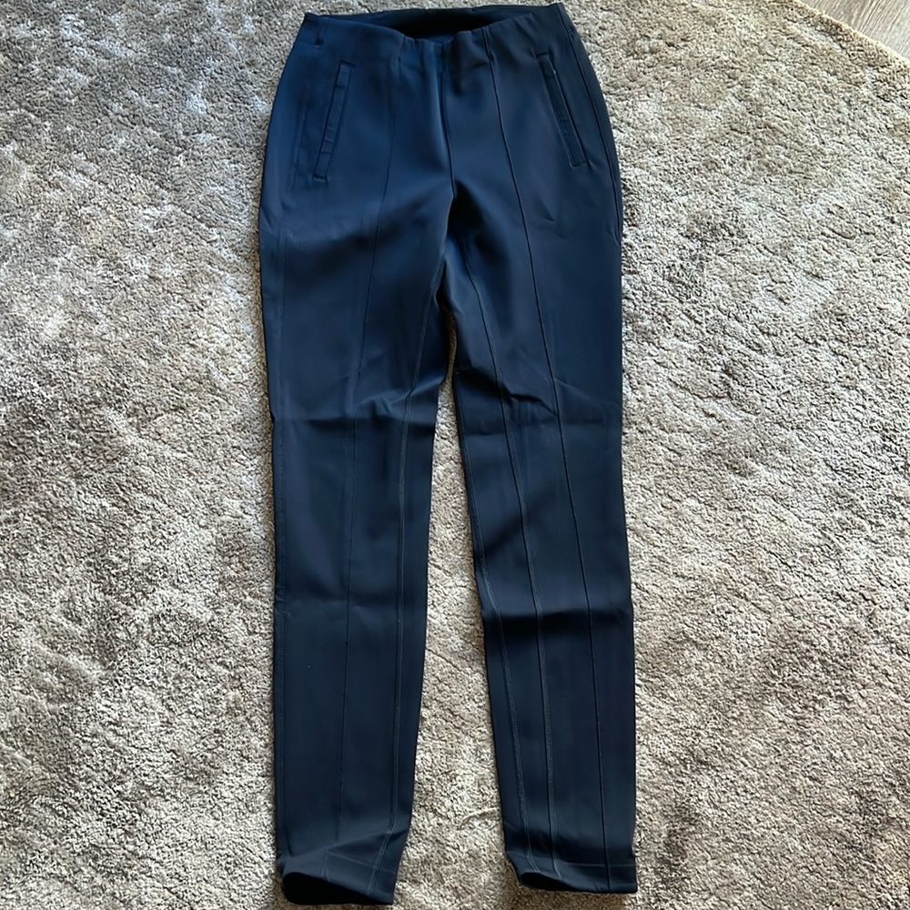 Lululemon navy ‘to-from’ pants size 6